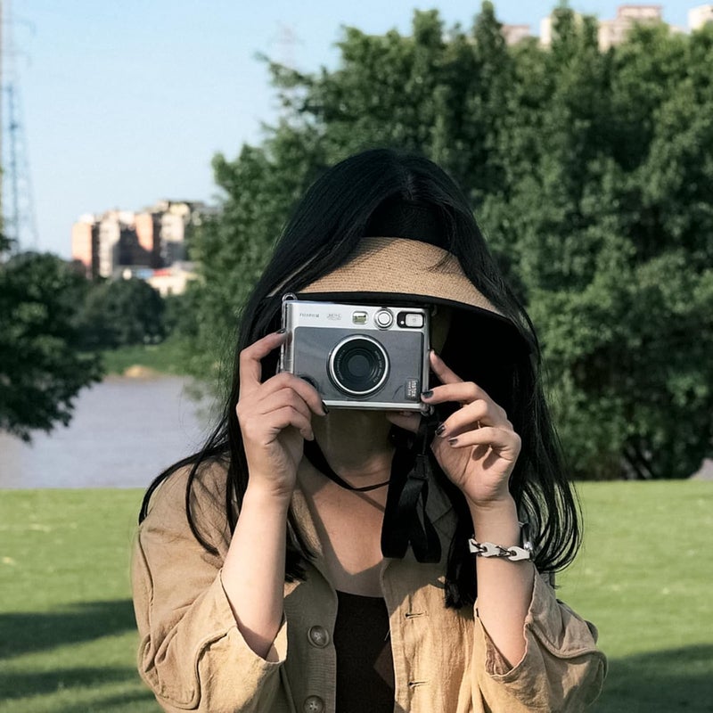 Rieibi حافظة واقية شفافة لكاميرا فوجي فيلم إنستكس ميني إيفو الفورية - غلاف صلب مع حزام كتف - Image 3